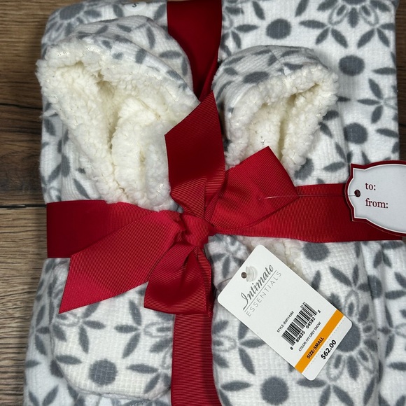 Intimate Essentials Loungewear Pajama/slippers 3 piece Gift Set Gray Small - Picture 2 of 5